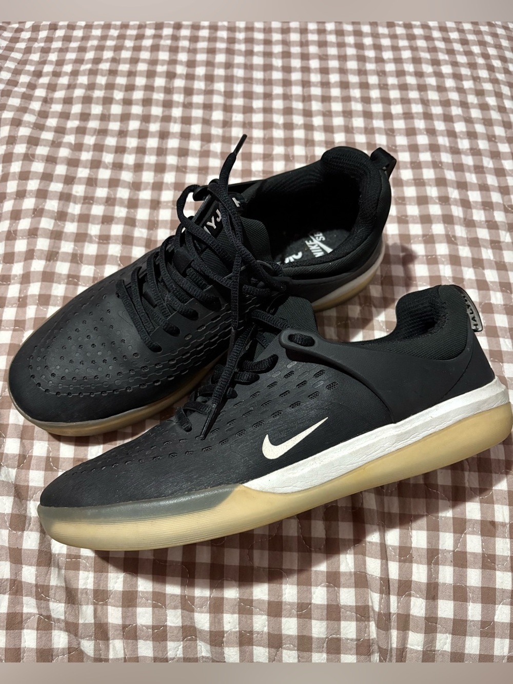 Men’s Nike NYJAH SB’s Size 9.5 (Black and White)